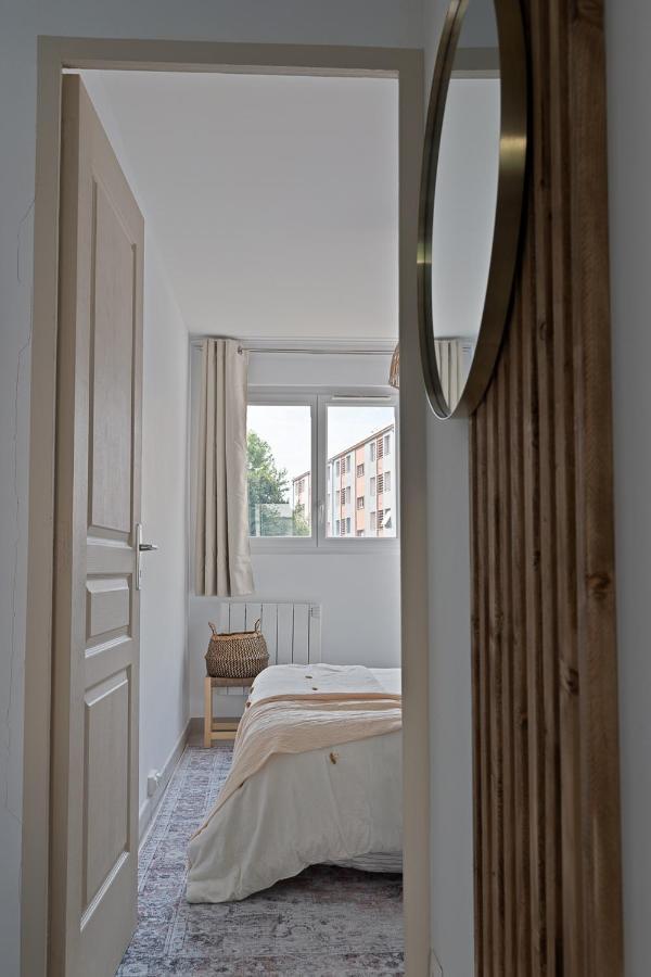 Appartement Spacieux 1 Chambre Parking Gratuit วาลองซ์ ภายนอก รูปภาพ